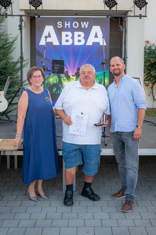 Vizebgm. Christine Wessely und Bürgermeister Thomas Speigner mit Alfred Brodesser